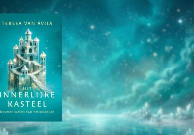 Boekbanner van Het innerlijke kasteel van Teresa van Ávila, geplaatst tegen een mystieke, turquoise achtergrond met sterrenhemel en kristalformaties.